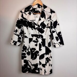 White House Black Market Blazer Bold Floral Print Black and White